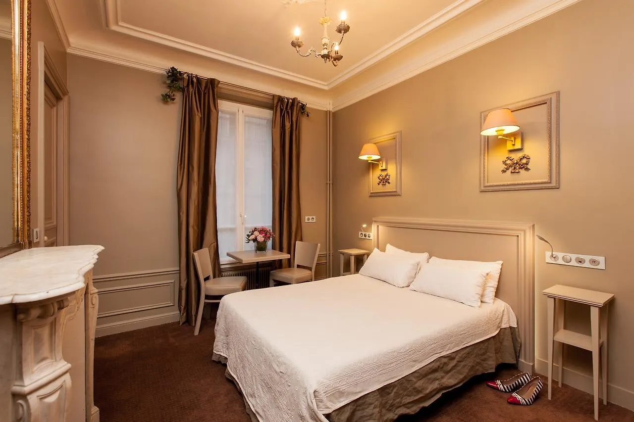 Bonaparte 3* Paris
